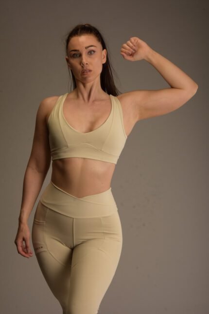 Naisten beige urheiluleggingsit sivutaskulla ja korkealla vyötäröllä